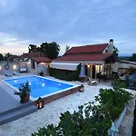 Antona Villa *