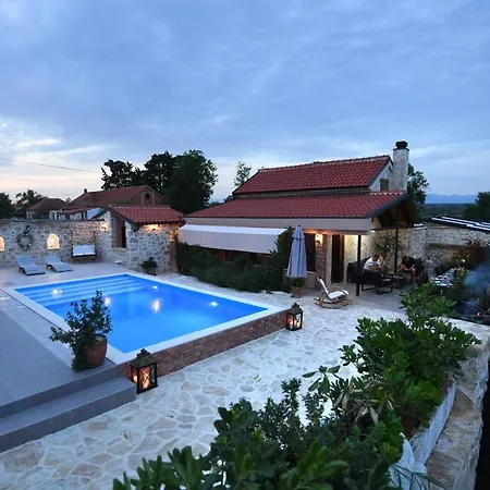 Antona Villa *